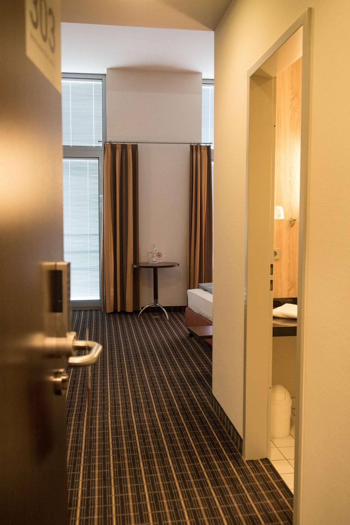 Livenwork Hotel & Coworking Gvz Ingolstadt Ngoại thất bức ảnh